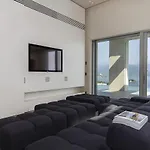 Camilla Villa *